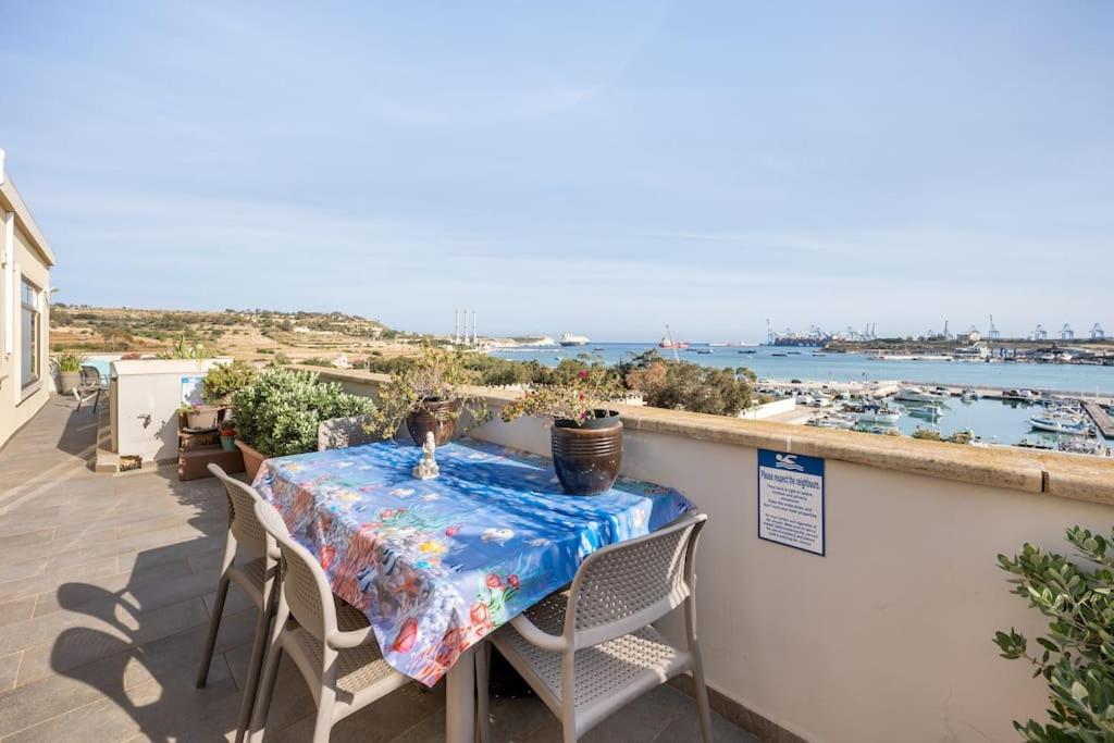 Ferienwohnung Seagull Penthouse Marsaxlokk Exterior foto